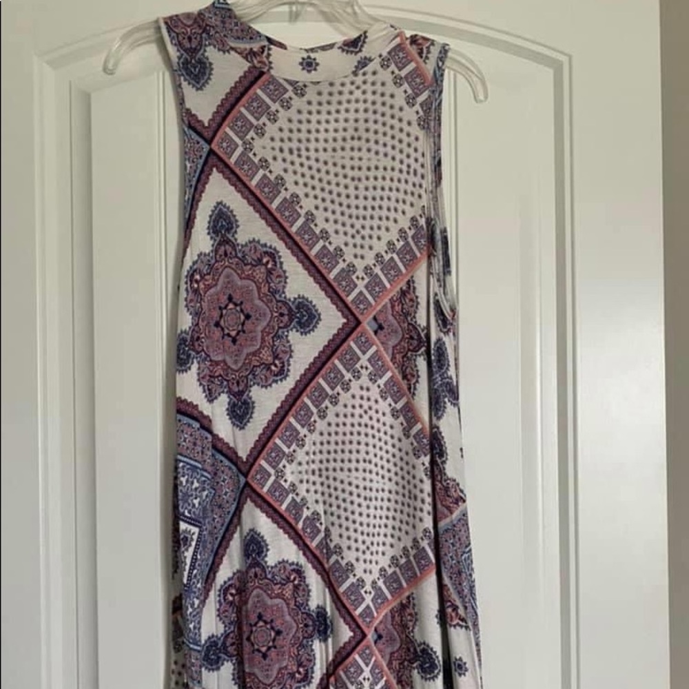 Super cute higher neck dress.. good condition